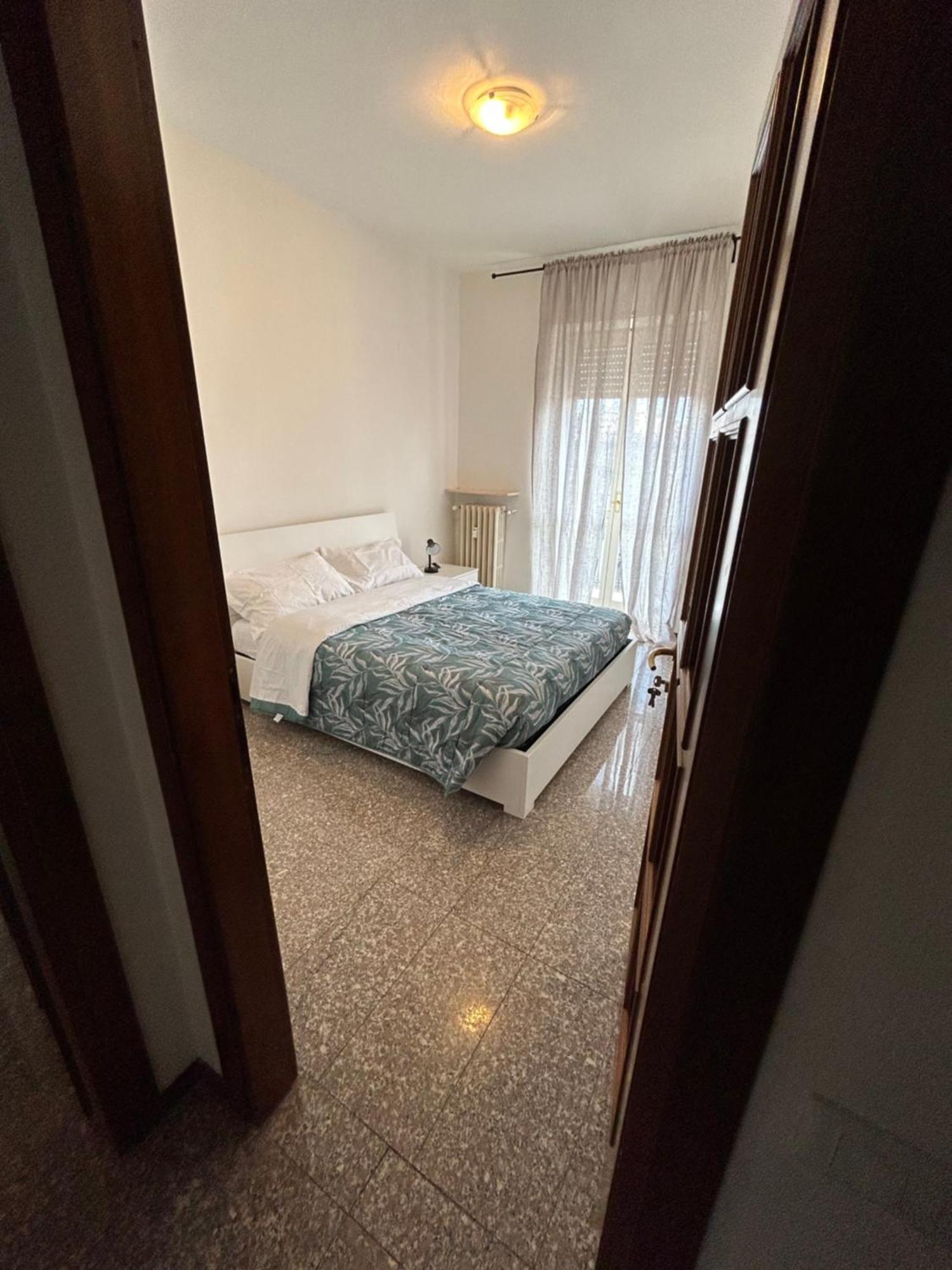 Bed and Breakfast Bed Station -Self Check In- Бергамо Экстерьер фото