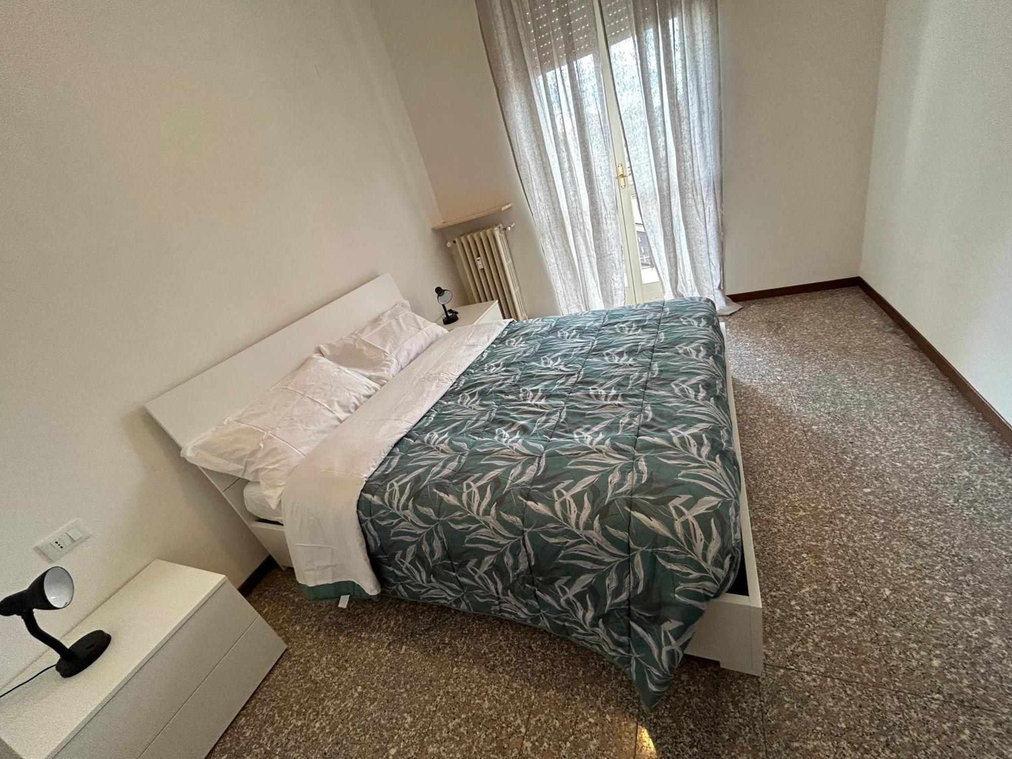 Bed and Breakfast Bed Station -Self Check In- Бергамо Экстерьер фото