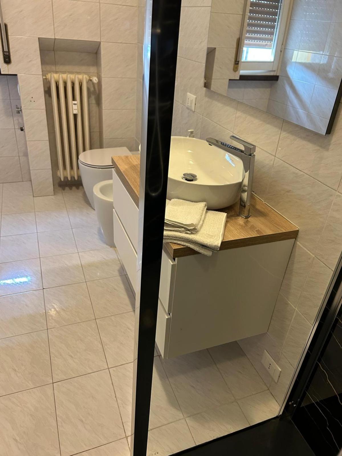 Bed and Breakfast Bed Station -Self Check In- Бергамо Экстерьер фото